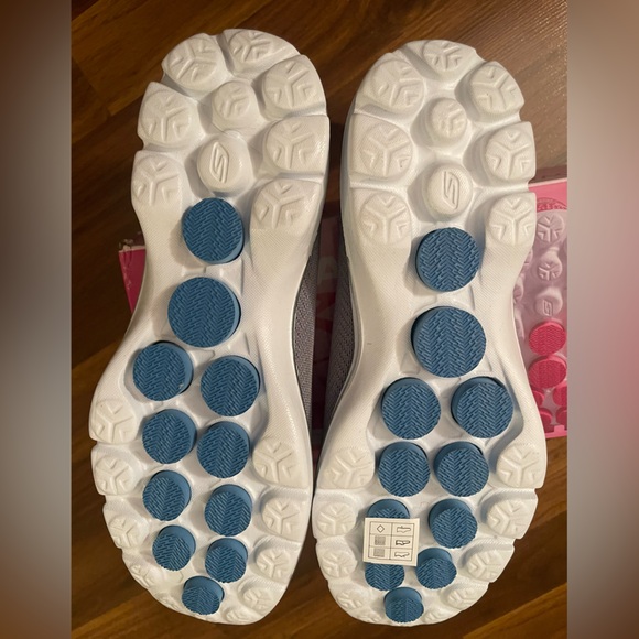 Sketchers Go Walk 3 women’s size 10 gray & white - Picture 6 of 8